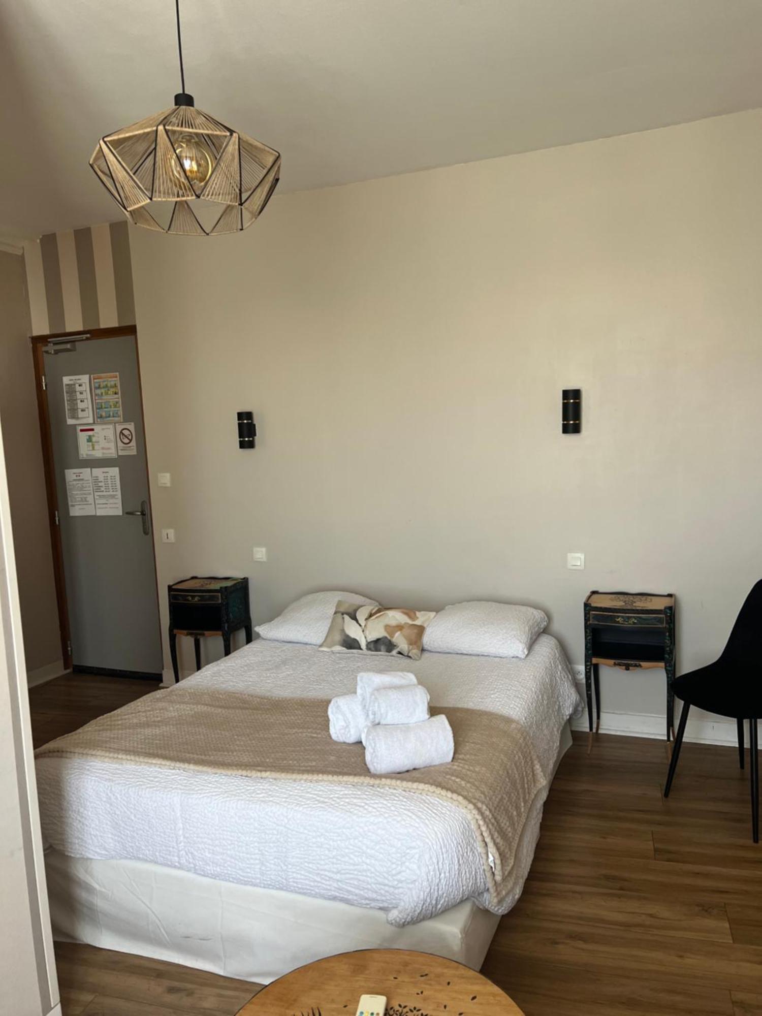 שרבורג Hotel De La Gare מראה חיצוני תמונה