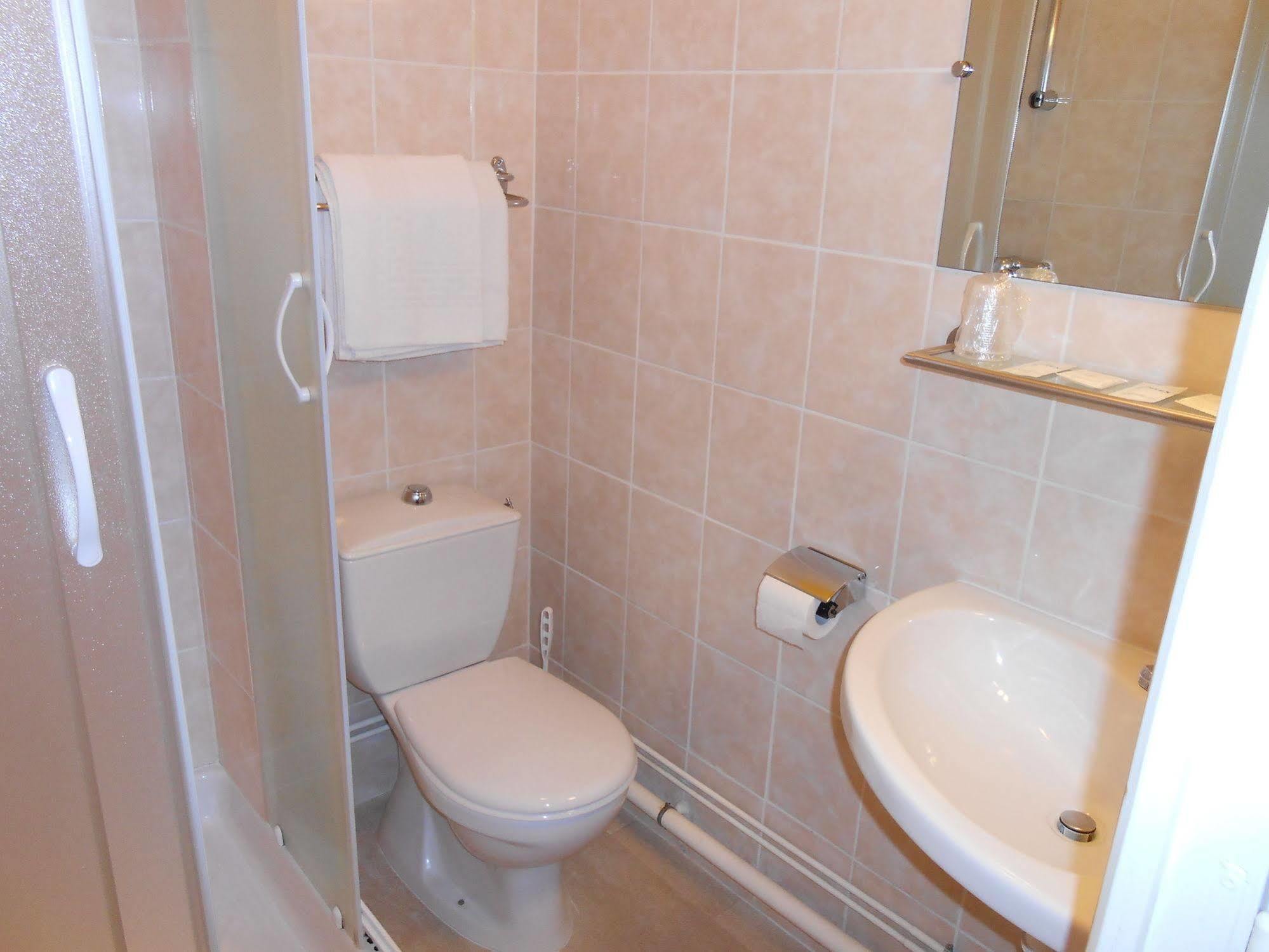 שרבורג Hotel De La Gare מראה חיצוני תמונה