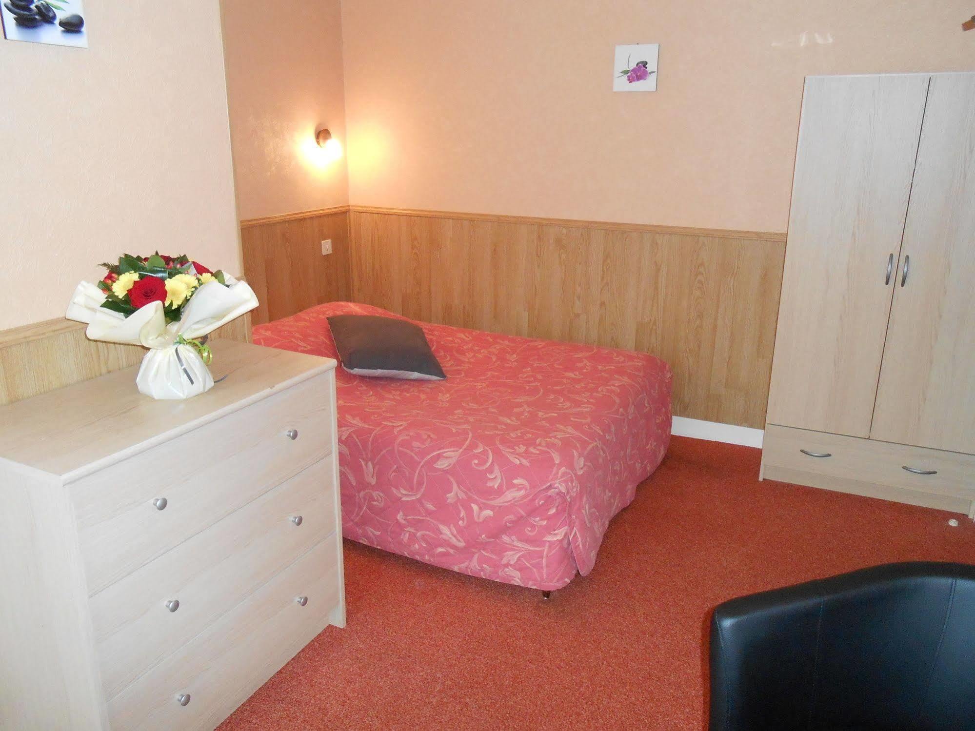 שרבורג Hotel De La Gare מראה חיצוני תמונה