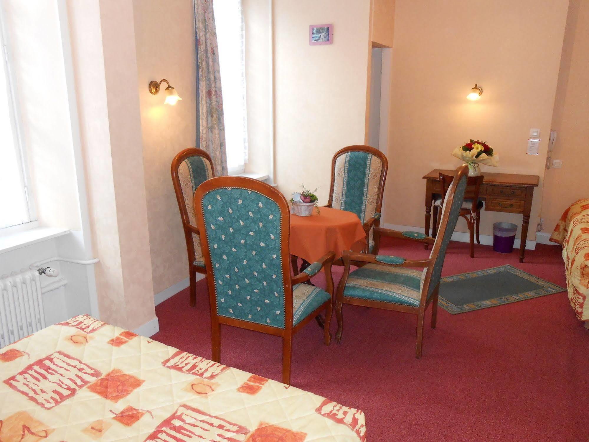 שרבורג Hotel De La Gare מראה חיצוני תמונה