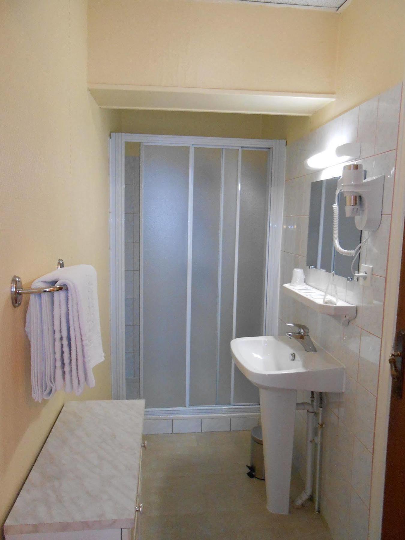 שרבורג Hotel De La Gare מראה חיצוני תמונה
